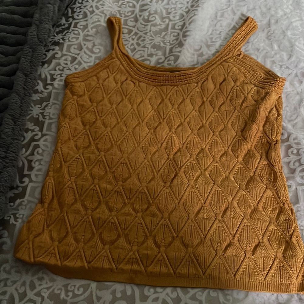 Tank sweater no tags or pulls